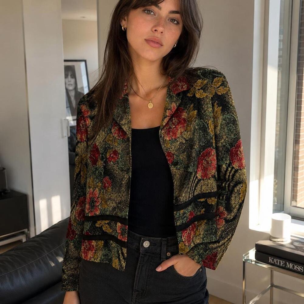 Vintage K Petite Collection cropped floral jacket in size 4P (Petite 4)